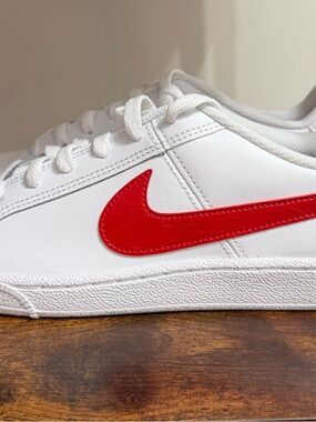 Nike Women’s 8 White Sneakers with Red Swoosh New in box, no lid, never worn #86